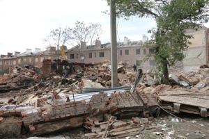 У Харкові з-під завалів зруйнованої росією триповерхівки вилучили тіла 15 загиблих