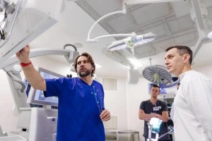 "Охматдит" отримав сучасне обладнання для нейрохірургічних операцій – МОЗ