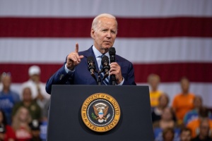 US-Präsident Biden unterzeichnet Haushaltsgesetz mit Milliardenhilfen für die Ukraine