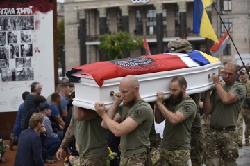 キーウ独立広場でウクライナ軍兵士２名の告別式開催