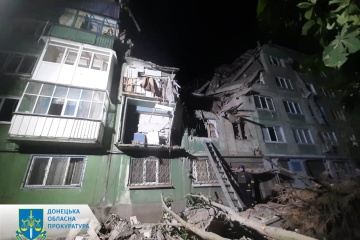 rosjanie ostrzeliwali Konstantynówkę z S-300 - ze zniszczonego pięciopiętrowego budynku uratowano ludzi 

