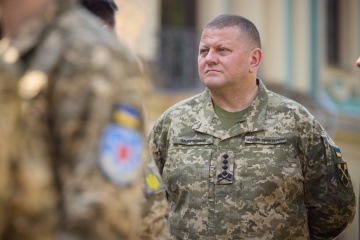 Zaluzhnyi meets with commanders of Tavria Grouping of Troops