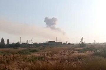 ウクライナ南部へニーチェシク地区でロシア軍の弾薬が爆発