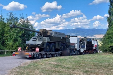 スロバキア製自走榴弾砲、ウクライナに到着