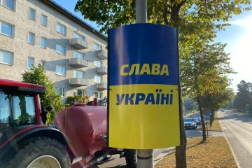 У фінському місті на кордоні з росією розвісили плакати з написом «Слава Україні»
