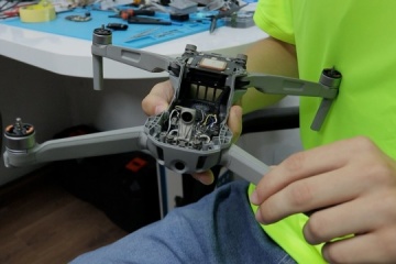 Un deportista de aeromodelismo de 16 años de Cherníguiv fabrica drones para las Fuerzas Armadas de Ucrania