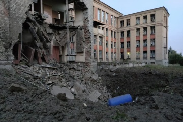 Russians shell Kostiantynivka, Toretsk, damage houses, school