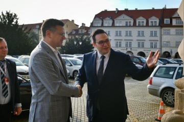 Kuleba arrives in Prague for informal meeting of EU foreign ministers