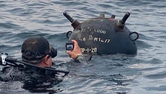 Біля узбережжя Румунії військові водолази знешкодили морську міну 