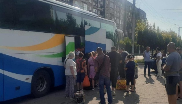 Из Краматорска и Константиновки более 50 человек эвакуационным автобусом отправились в Германию