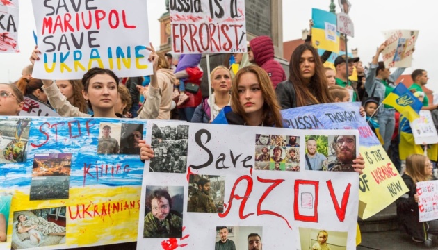 У Варшаві провели мітинг на підтримку захисників і захисниць «Азовсталі»