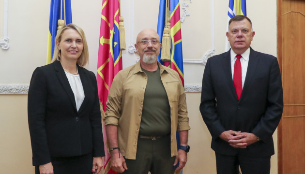 Резніков обговорив з послом США та військовим аташе підтримку України