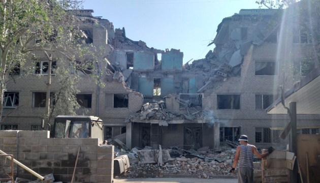 Mykolaiv mayor shows aftermath of morning strike on city