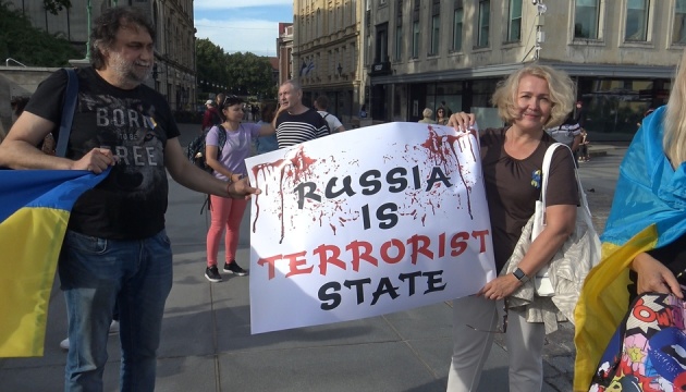 На митинге в Таллинне призвали признать россию государством-террористом