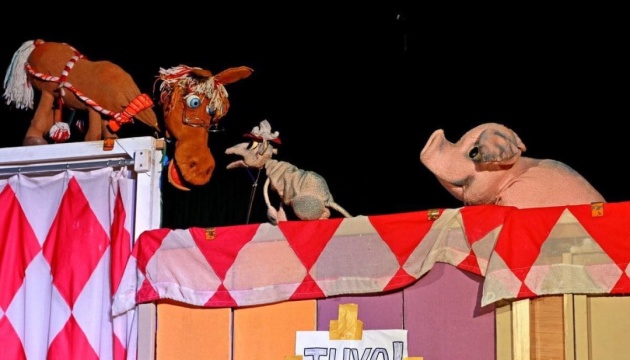 Київський театр ляльок організовує виїзні благодійні вистави для дітей