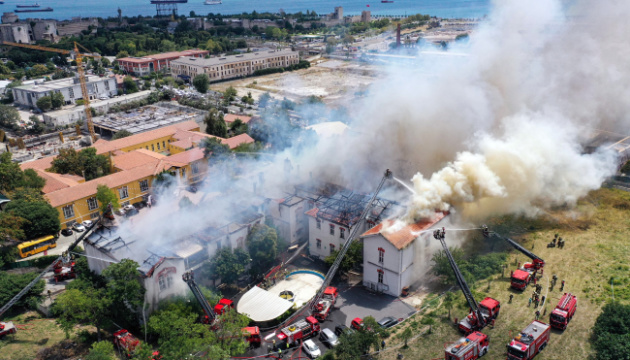 У Стамбулі палає лікарня: з будівлі евакуювали 104 пацієнтів