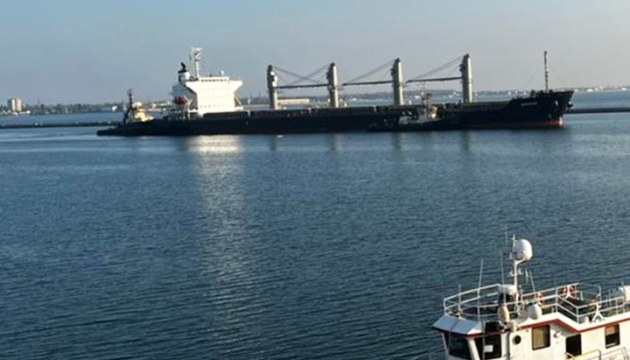 Tres barcos con grano salen de los puertos ucranianos esta mañana