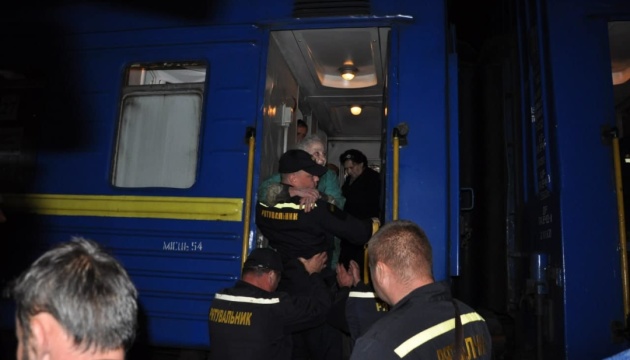 Rund 200 Menschen aus Region Donezk per Zug evakuiert