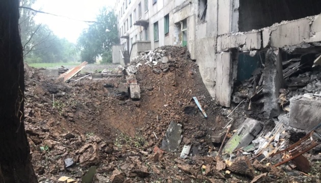 Zniszczone domy, kościół i dwa przystanki autobusowe - rosjanie w ciągu ostatniego dnia ostrzeliwali 16 miast i wsi w obwodzie donieckim

