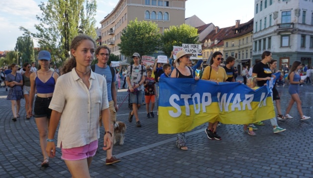 У столиці Словенії сотні людей вийшли на акцію проти воєнних злочинів росії в Україні