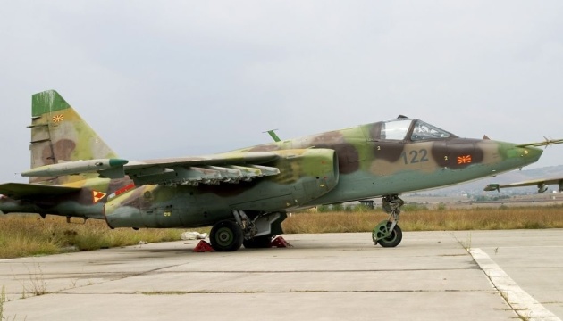 Podoljak bestätigt, dass Nordmazedonien der Ukraine mit Flugzeugen hilft