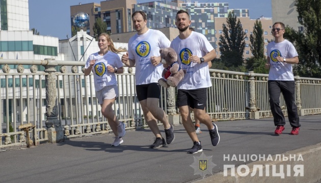 Медики, рятувальники та поліцейські пробігли «Дорогу життя» у Києві