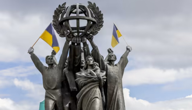 У Гельсінкі демонтували радянський пам'ятник «Мир у всьому світі»