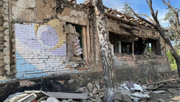У селищі на Харківщині війська рф зруйнували дитячий центр творчості та ферму
