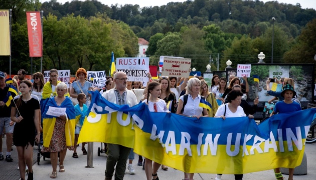 Українська громада Словенії провела мирну протестну ходу в Любляні
