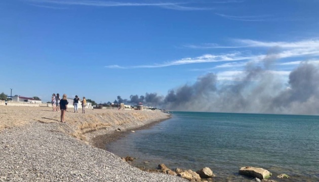 被占領下クリミアの露軍飛行場のある地区で爆発発生