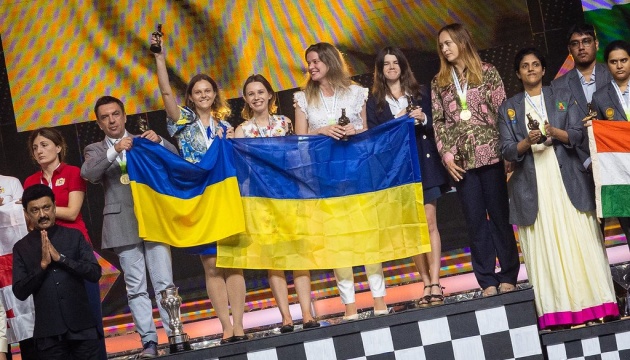 «Шах, Мат, Слава Україні!»: Зеленський привітав жіночу збірну з перемогою на шаховій Олімпіаді