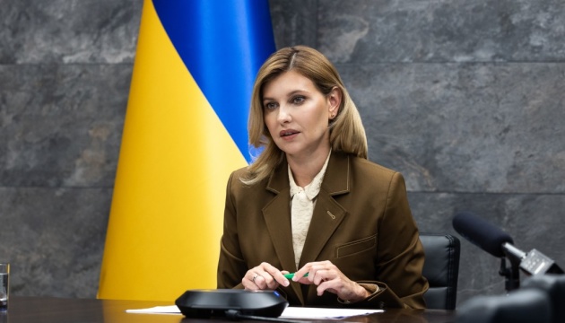 Zelenska meets with Ukrainian refugees in London