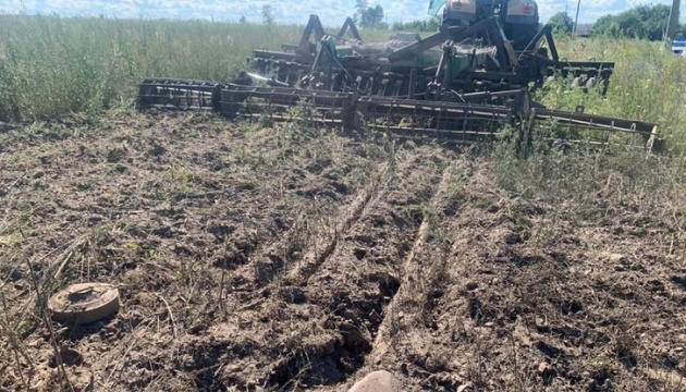 На Харьковщине в поле подорвался тракторист