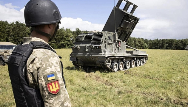 英国追加提供の多連装ロケットシステム「Ｍ２７０」がウクライナに到着＝宇国防相