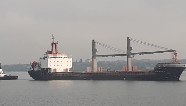 El primer buque que llegó a Ucrania para el grano sale del puerto de Chornomorsk