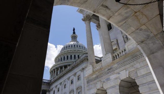 У США чоловік протаранив машиною огорожу Капітолію, а потім застрелився