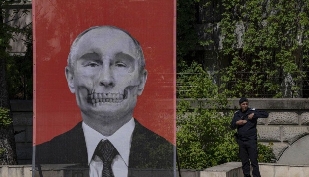 Диктующая диктатура: как россиян учат «любить отечественную историю» Диктующая диктатура: как россиян учат «любить отечественную историю»