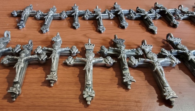 Музей в Ровно пополнился книжными раритетами и столетними серебряными крестами