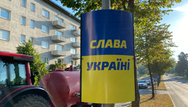 В финском городе на границе с россией развесили плакаты с надписью «Слава Україні»