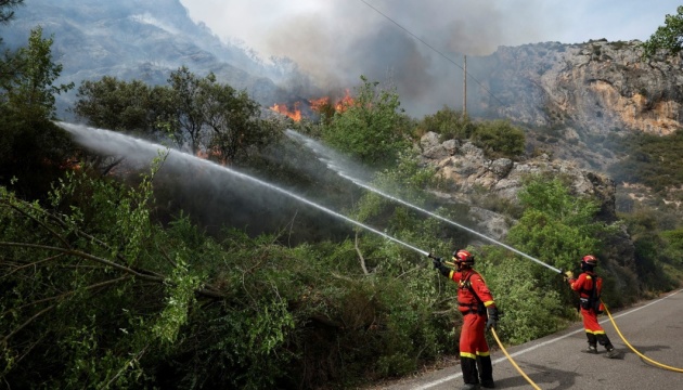 В Испании бушуют масштабные пожары - огнем охвачены почти 10 тысяч гектаров леса