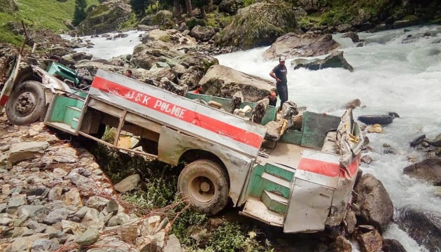 В Индии автобус с пограничниками упал в горное ущелье, шестеро погибших