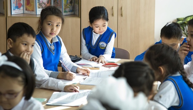 Казахстан скасовує вивчення російської мови з першого класу