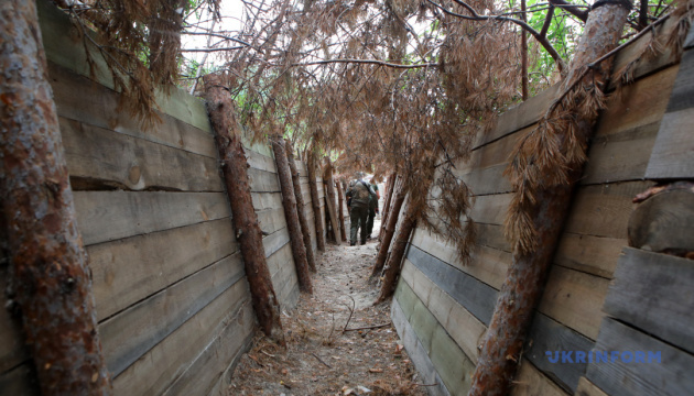 Life in trenches: How Ukrainian defenders hold positions