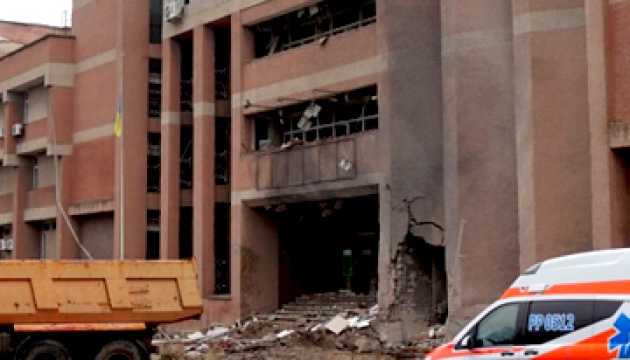 El edificio principal de la universidad y 27 edificios residenciales dañados en un ataque nocturno en Mykoláiv
