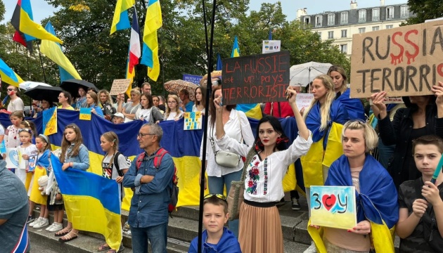 У Парижі продовжуються антиросійські акції на підтримку України