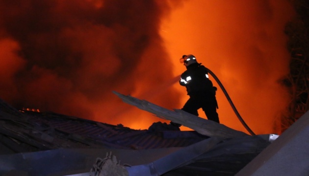 У Харкові внаслідок обстрілів виникли пожежі площею 4000 м²