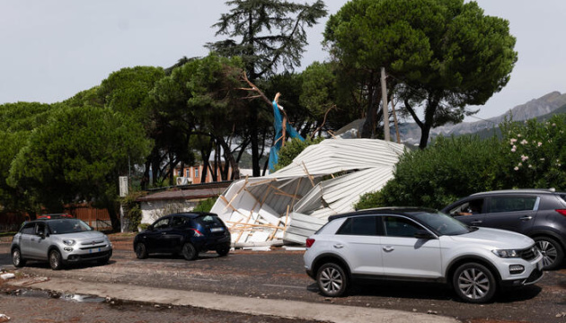 В Италии мощный ураган привел к гибели двух человек