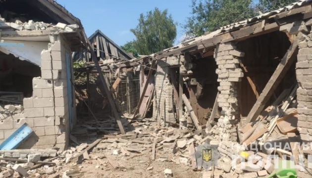 Зруйновані 16 будинків - поліція показала наслідки російських обстрілів Донеччини