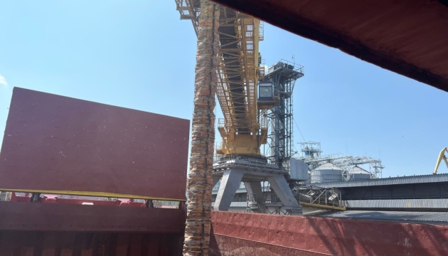 Десять суден з агропродукцією готуються до виходу з портів Одеси
