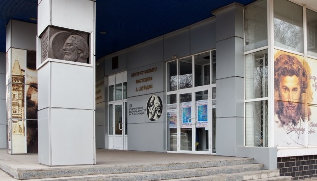 Вкрали навіть експонати дітей: росіяни розграбували галерею Куїнджі у Маріуполі